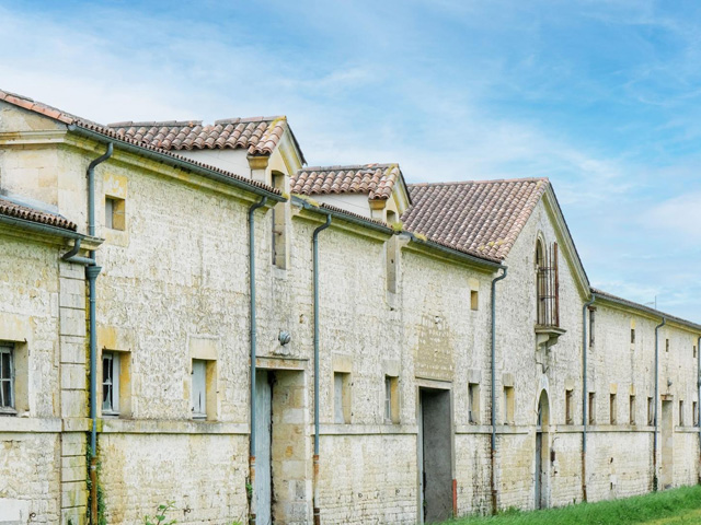 Anciennes écuries de la caserne Belliard