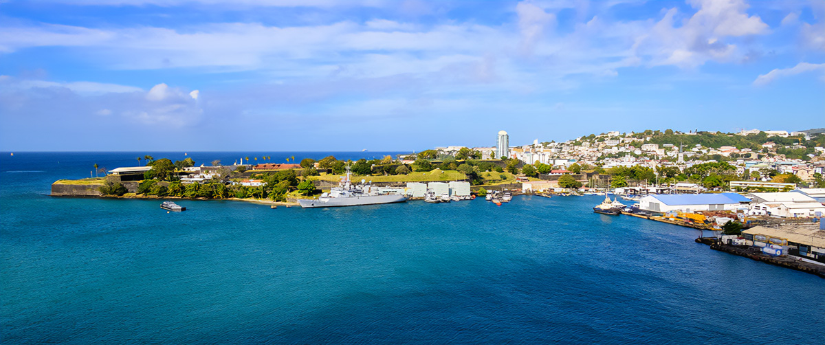 Investir aux Antilles en 2025 : marché immobilier, dispositifs fiscaux et rentabilités