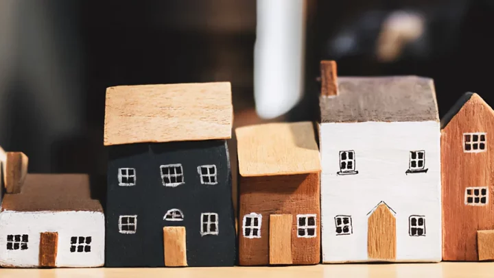 Quelle est la différence entre un logement intermédiaire et un logement social ?