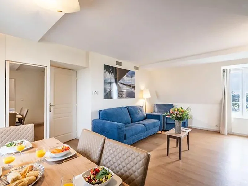 Symon(e) Porte de Deauville, Touques