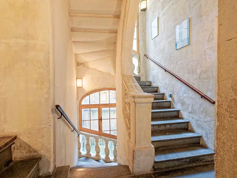 Lusenta, Arles
